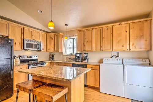 Mountain Paradise with Grill, WiFi and Stunning Views! image 11